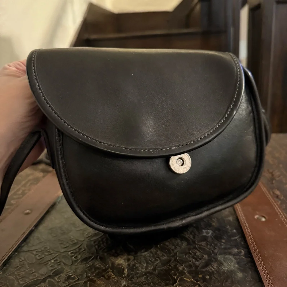 COACH Genuine Vintage Casey Black Leather Crossbody Bag - Picture 10 of 16